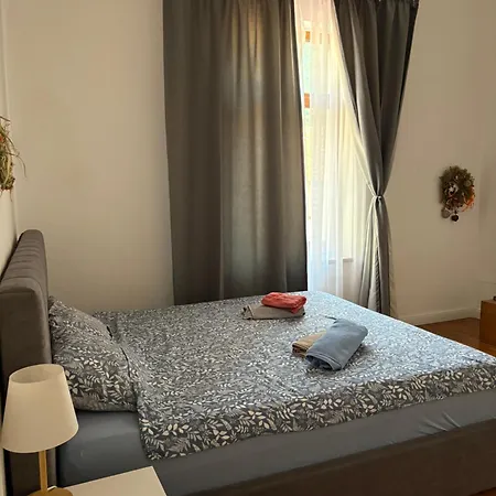 High Ceilings, Two Bedroom Flat In The Center Апартаменты *